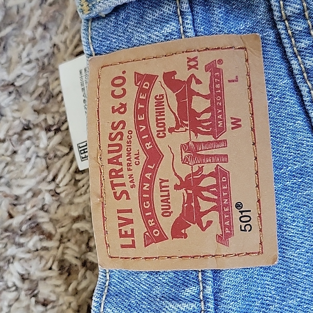 Levi's - Picture 3 of 7